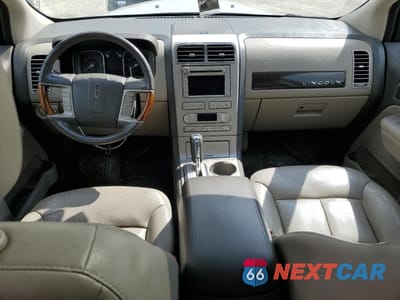 Zdjęcie 8 z 15 samochodu: 2007 LINCOLN MKX VIN:2LMDU88C07BJ31800 - miniatura
