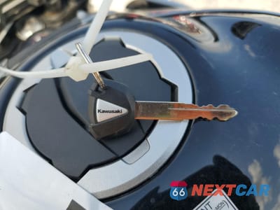 Zdjęcie 8 z 10 samochodu: 2019 KAWASAKI ZR900 VIN:JKAZR2A10KA003391 - miniatura