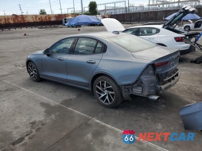 Drugie zdjęcie samochodu z przodu: 2019 VOLVO S60 T6 MOMENTUM VIN:7JRA22TK9KG010660 - miniatura