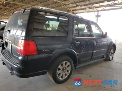 Trzecie zdjęcie samochodu z tyłu: 2004 LINCOLN NAVIGATOR VIN:5LMFU28R84LJ21921 - miniatura