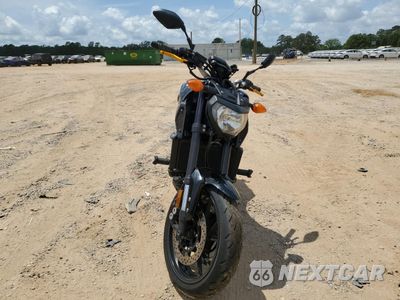 Drugie zdjęcie samochodu z przodu: 2016 YAMAHA FZ09 C VIN:JYARN33Y3GA002434 - miniatura