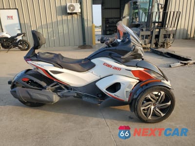 2015 CAN-AM SPYDER ROADSTER ST 2BXNCBC47FV000431 - główne zdjęcie licytacji z USA - miniatura