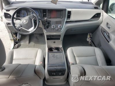 Zdjęcie 8 z 16 samochodu: 2019 TOYOTA SIENNA XLE VIN:5TDYZ3DC0KS996642 - miniatura