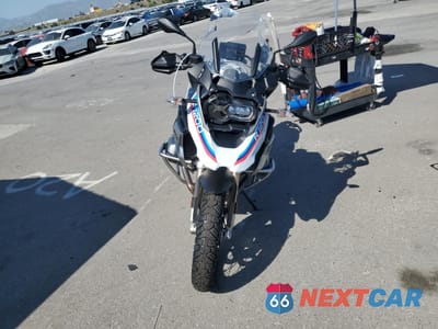 Drugie zdjęcie samochodu z przodu: 2017 BMW R1200 GS VIN:WB10A6100HZ654824 - miniatura
