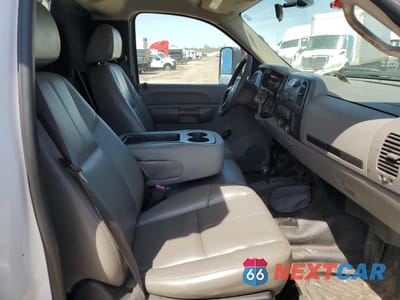 Zdjęcie 10 z 13 samochodu: 2007 CHEVROLET SILVERADO K3500 VIN:1GBJK34K37E560527 - miniatura