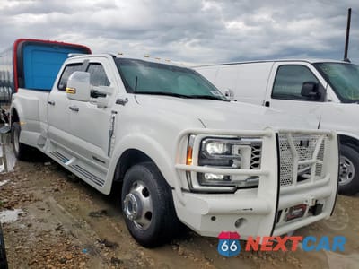 Czwarte zdjęcie samochodu z boku: 2023 FORD F350 SUPER DUTY VIN:1FT8W3DT0PED51429 - miniatura