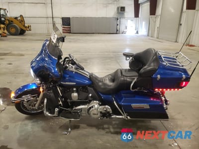 Trzecie zdjęcie samochodu z tyłu: 2010 HARLEY-DAVIDSON FLHTK VIN:1HD1KEM15AB674776 - miniatura