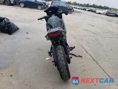 Czwarte zdjęcie samochodu z boku: 2016 KAWASAKI EX650 F VIN:JKAEXEF1XGDA29729 - miniatura