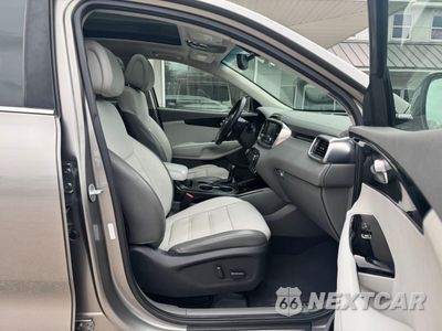 Piąte zdjęcie samochodu w środku: 2016 KIA SORENTO SX VIN:5XYPK4A5XGG115686 - miniatura