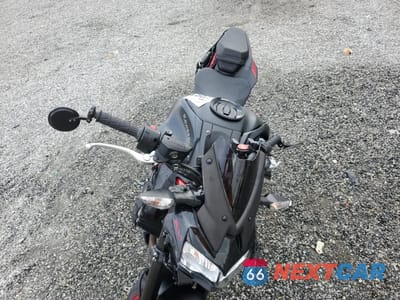 Piąte zdjęcie samochodu w środku: 2021 KAWASAKI ZR900 F VIN:ML5ZRDF17MDA49809 - miniatura