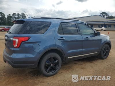 Trzecie zdjęcie samochodu z tyłu: 2019 FORD EXPLORER XLT VIN:1FM5K7D87KGB53330 - miniatura