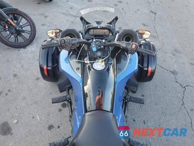 Zdjęcie 6 z 10 samochodu: 2019 CAN-AM SPYDER ROADSTER F3-S VIN:2BXRDDD26KV000339 - miniatura