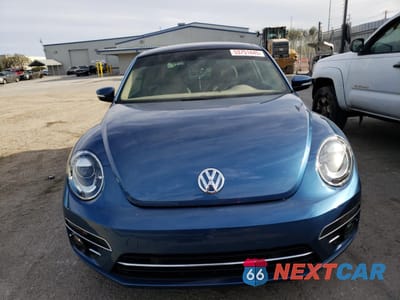 Piąte zdjęcie samochodu w środku: 2019 VOLKSWAGEN BEETLE SE VIN:3VWJD7AT2KM716700 - miniatura