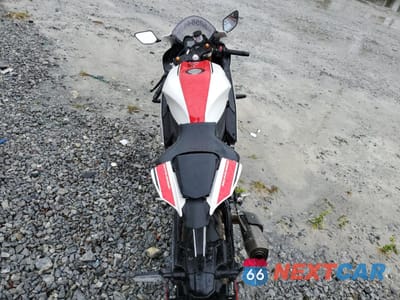 Zdjęcie 6 z 9 samochodu: 2022 YAMAHA YZFR7 VIN:JYARM38E1NA003757 - miniatura