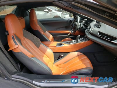 Zdjęcie 10 z 12 samochodu: 2019 BMW I8 VIN:WBY2Z6C51KVB82808 - miniatura
