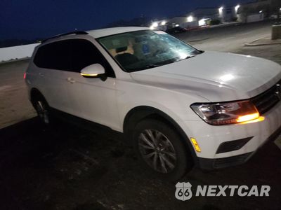 Czwarte zdjęcie samochodu z boku: 2019 VOLKSWAGEN TIGUAN S VIN:3VV1B7AX2KM044090 - miniatura