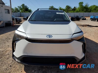 Piąte zdjęcie samochodu w środku: 2024 TOYOTA BZ4X XLE VIN:JTMAAAAA3RA044550 - miniatura