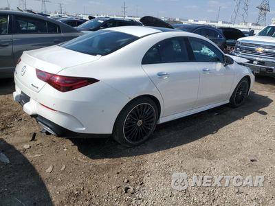 Trzecie zdjęcie samochodu z tyłu: 2025 MERCEDES-BENZ CLA 250 4MATIC VIN:W1K5J4HB5SN484467 - miniatura