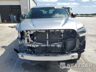Piąte zdjęcie samochodu w środku: 2025 TOYOTA TUNDRA CREWMAX SR VIN:5TFLA5AB6SX043324 - miniatura