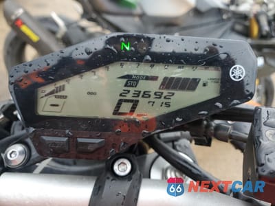 Zdjęcie 7 z 9 samochodu: 2014 YAMAHA FZ09 VIN:JYARN33E6EA001555 - miniatura