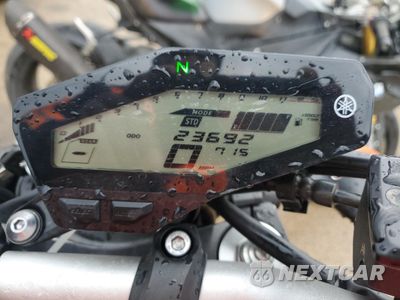 Zdjęcie 7 z 9 samochodu: 2014 YAMAHA FZ09 VIN:JYARN33E6EA001555 - miniatura