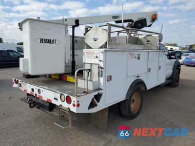 Czwarte zdjęcie samochodu z boku: 2013 FORD F450 SUPER DUTY BUCKET TRUCK VIN:1FDUF4GY1DEA87429 - miniatura