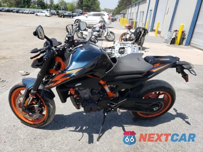 Trzecie zdjęcie samochodu z tyłu: 2023 KTM 890 DUKE R VIN:VBKTU9402PM848804 - miniatura