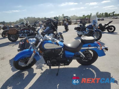 Trzecie zdjęcie samochodu z tyłu: 2022 HONDA VT750 C VIN:JH2RC5005NK700305 - miniatura