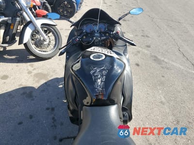Zdjęcie 6 z 10 samochodu: 2019 SUZUKI GSX1300 RA VIN:JS1GX72B3K7100406 - miniatura