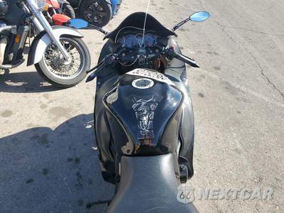 Zdjęcie 6 z 10 samochodu: 2019 SUZUKI GSX1300 RA VIN:JS1GX72B3K7100406 - miniatura