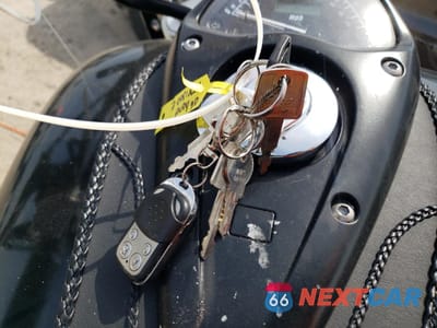 Zdjęcie 8 z 9 samochodu: 2006 HONDA VTX1300 R VIN:1HFSC52626A307032 - miniatura