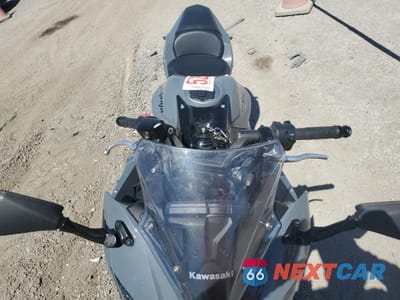 Piąte zdjęcie samochodu w środku: 2018 KAWASAKI EX650 F VIN:JKAEXEK18JDA13414 - miniatura