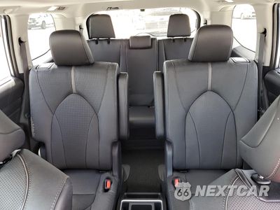 Zdjęcie 10 z 15 samochodu: 2024 TOYOTA GRAND HIGHLANDER XLE VIN:5TDAAAB56RS053778 - miniatura