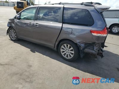 Drugie zdjęcie samochodu z przodu: 2011 TOYOTA SIENNA XLE VIN:5TDDK3DC8BS015802 - miniatura