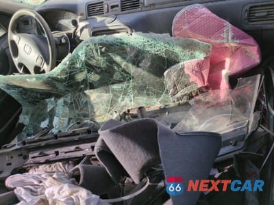 Zdjęcie 8 z 12 samochodu: 1999 HONDA CR-V LX VIN:JHLRD2842XC007705 - miniatura