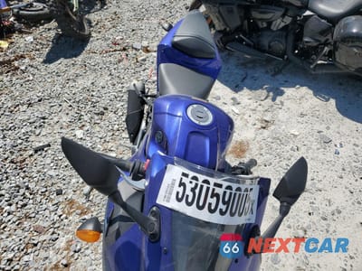 Piąte zdjęcie samochodu w środku: 2023 YAMAHA YZFR3 A VIN:MH3RH18Y5PK013651 - miniatura