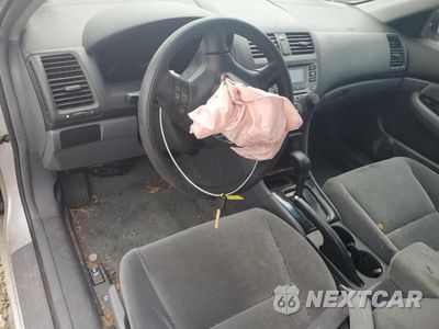 Zdjęcie 8 z 12 samochodu: 2006 HONDA ACCORD SE VIN:1HGCM56386A166285 - miniatura