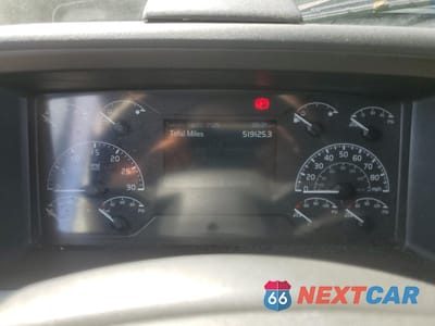 Zdjęcie 8 z 10 samochodu: 2021 VOLVO VNR VIN:4V4WC9EH0MN600339 - miniatura