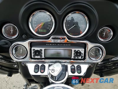 Zdjęcie 7 z 9 samochodu: 2011 HARLEY-DAVIDSON FLHTCUTG VIN:1HD1MAM15BB853484 - miniatura