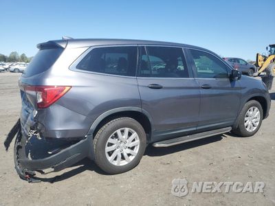 Trzecie zdjęcie samochodu z tyłu: 2019 HONDA PILOT LX VIN:5FNYF5H14KB047113 - miniatura