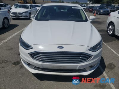 Piąte zdjęcie samochodu w środku: 2017 FORD FUSION SE HYBRID VIN:3FA6P0LU5HR409312 - miniatura