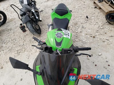 Piąte zdjęcie samochodu w środku: 2013 KAWASAKI EX300 A VIN:JKAEX8A17DDA08972 - miniatura