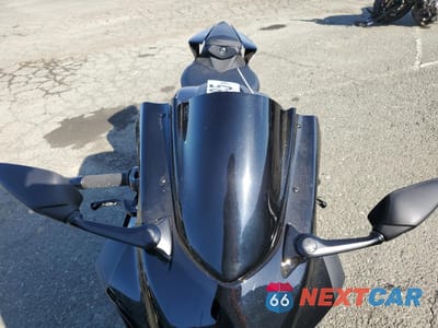 Piąte zdjęcie samochodu w środku: 2024 YAMAHA YZFR7 VIN:JYARM38Y6RA003012 - miniatura