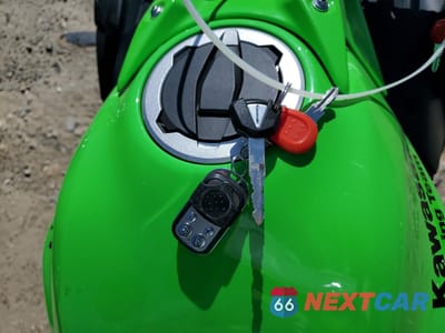 Zdjęcie 8 z 10 samochodu: 2022 KAWASAKI EX650 N VIN:ML5EXEN11NDA49477 - miniatura