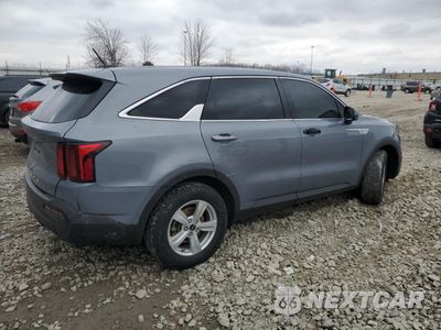 Trzecie zdjęcie samochodu z tyłu: 2022 KIA SORENTO LX VIN:5XYRG4LC1NG119578 - miniatura