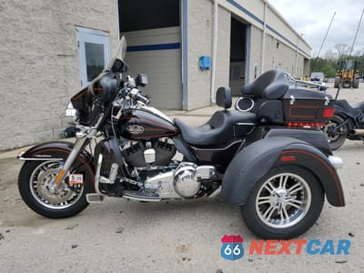 Trzecie zdjęcie samochodu z tyłu: 2011 HARLEY-DAVIDSON FLHTCUTG VIN:1HD1MAM15BB853484 - miniatura