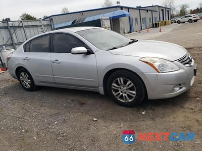 Czwarte zdjęcie samochodu z boku: 2011 NISSAN ALTIMA BASE VIN:1N4AL2AP4BN462687 - miniatura
