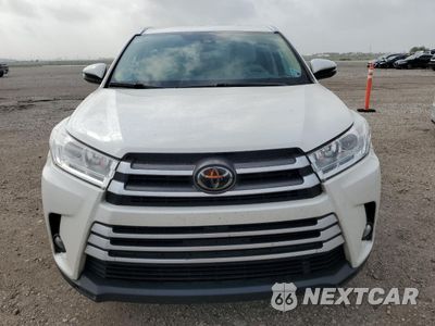 Piąte zdjęcie samochodu w środku: 2018 TOYOTA HIGHLANDER SE VIN:5TDKZRFH6JS546882 - miniatura