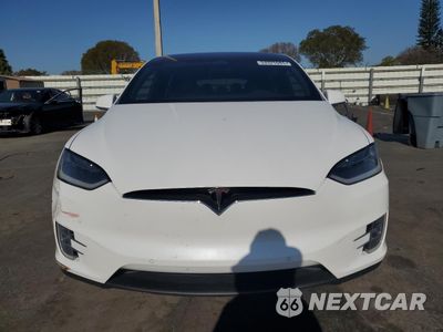 Piąte zdjęcie samochodu w środku: 2018 TESLA MODEL X VIN:5YJXCAE21JF104196 - miniatura