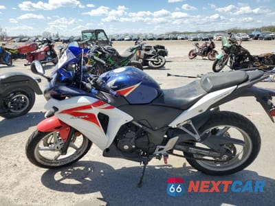 Trzecie zdjęcie samochodu z tyłu: 2012 HONDA CBR250 R VIN:MLHMC4105C5201850 - miniatura